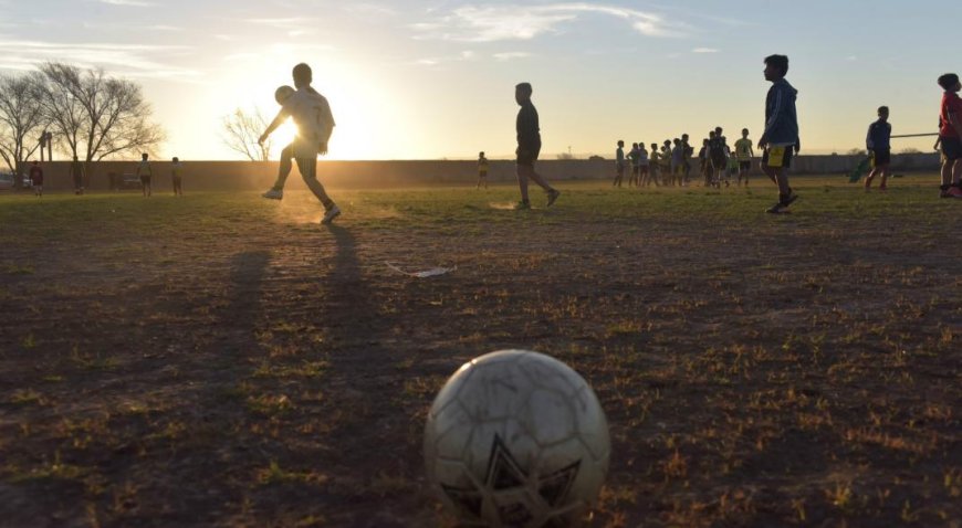 El Gobierno obligará a los clubes de barrio a revalidar su inscripción para seguir accediendo a subsidios en luz y gas.