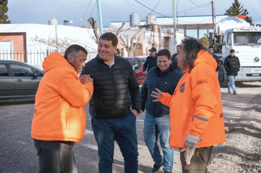 Capital: avanzan los trabajos de cordón cuneta en el barrio Luis Vernet