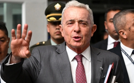 Colombia: Justicia condena a Uribe a 12 años de prisión domiciliaria