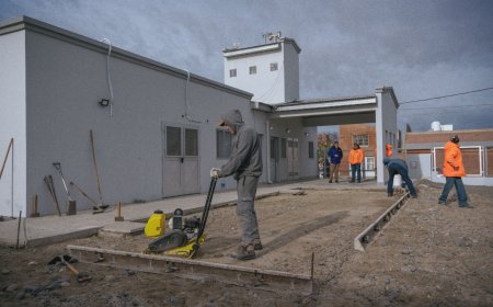 Municipio y Provincia iniciaron la construcción del nuevo acceso para ambulancias en el CAPS del Área 12 de Rawson