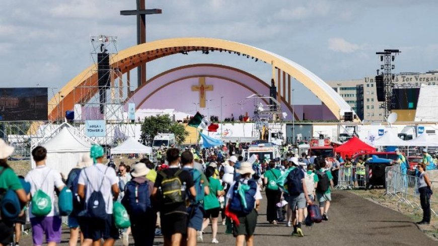 ROMA: Jóvenes de todo el mundo esperan al Papa León XIV en Tor Vergata