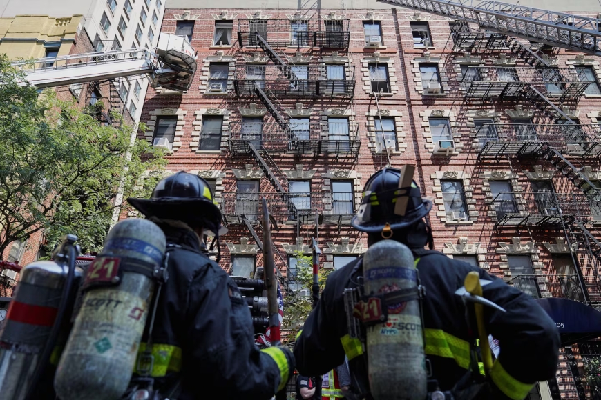 Explosión por fuga de gas desata incendio y pánico en Manhattan