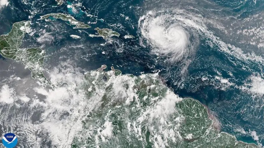 Huracán Erin se intensifica rápidamente y llega a categoría 5 en el Atlántico