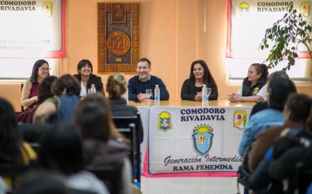 Luque con trabajadoras de comercio: “La única forma de frenar a Milei hoy es desde el Congreso de la Nación”
