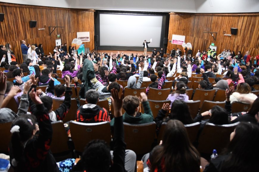 Provincia acompañó a estudiantes de Rawson en la jornada de reflexión sobre la convivencia escolar “Un recreo de película”