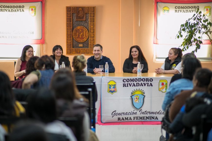 Luque con trabajadoras de comercio: “La única forma de frenar a Milei hoy es desde el Congreso de la Nación”