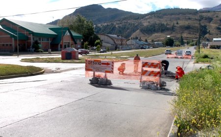 ESQUEL: CONTINÚAN LAS TAREAS DE HORMIGONADO EN EL MARCO DEL PROGRAMA MUNICIPAL DE BACHEO