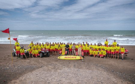 RAWSON: El cuerpo municipal de guardavidas recibió nueva indumentaria para la temporada 2026