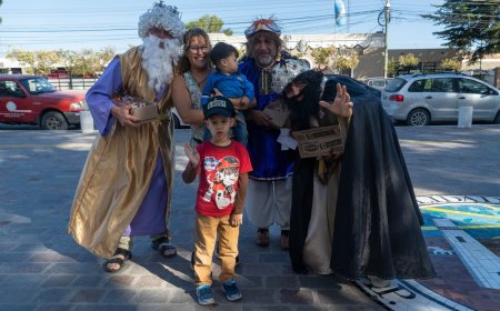 RAWSON: Una multitud celebró la llegada de los Reyes Magos en la Plaza Central