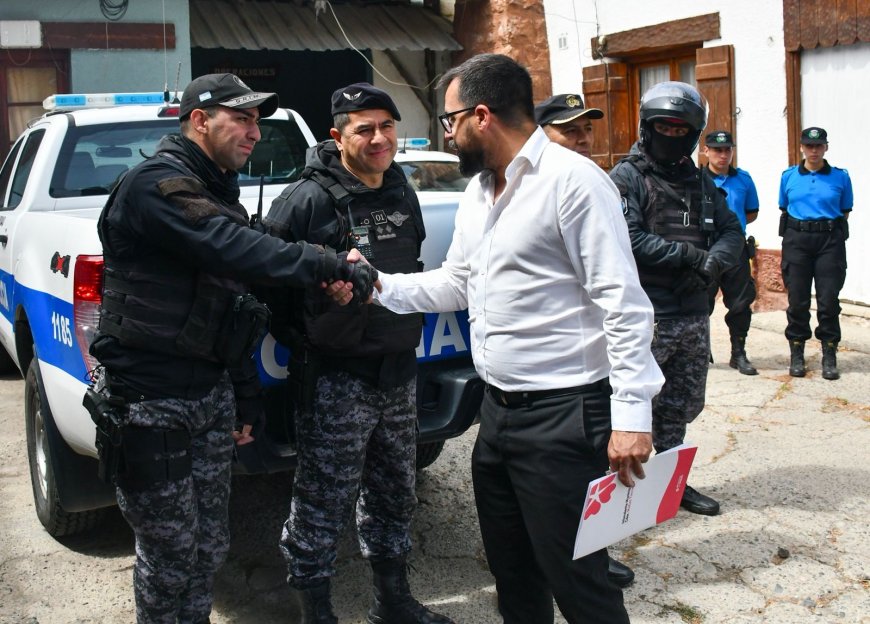 Esquel: El municipio entregó motocicletas 0 km a la Policía del Chubut