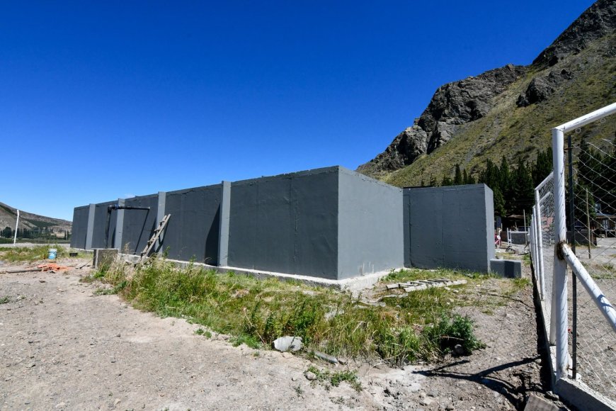 Avanzan las obras de extensión de red de gas y finalización de red de agua en Valle Chico