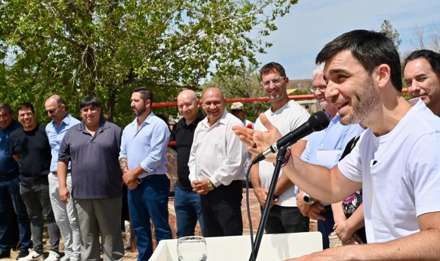 Torres encabezó el acto por el 122° aniversario de Gastre: “En un momento difícil, el hermanamiento entre los chubutenses es lo que nos permite salir adelante”
