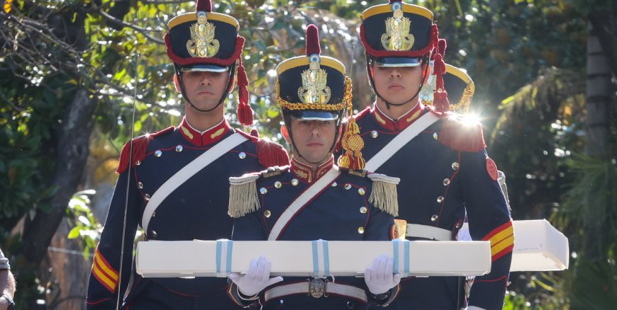 Cinco mil personas se acercaron al MHN para ver por última vez el sable corvo de San Martín