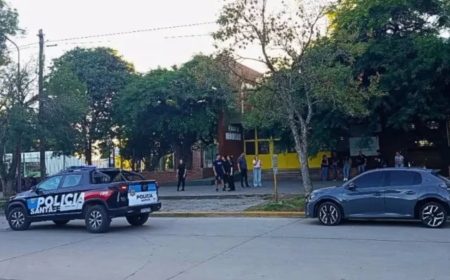 Conmoción en San Cristóbal: un alumno de 15 años ingresó armado a una escuela, mató a un compañero e hirió a otros dos
