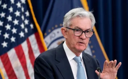 La Fed enfría la baja de tasas por el salto del petróleo y la tensión con Irán