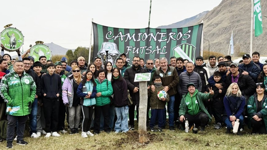El municipio hizo entrega de un terreno al Club Camioneros para fortalecer el desarrollo deportivo en Esquel