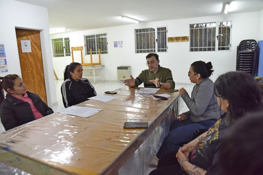 Provincia presentó en Río Mayo y Río Senguer un nuevo modelo de gestión para ferias del libro