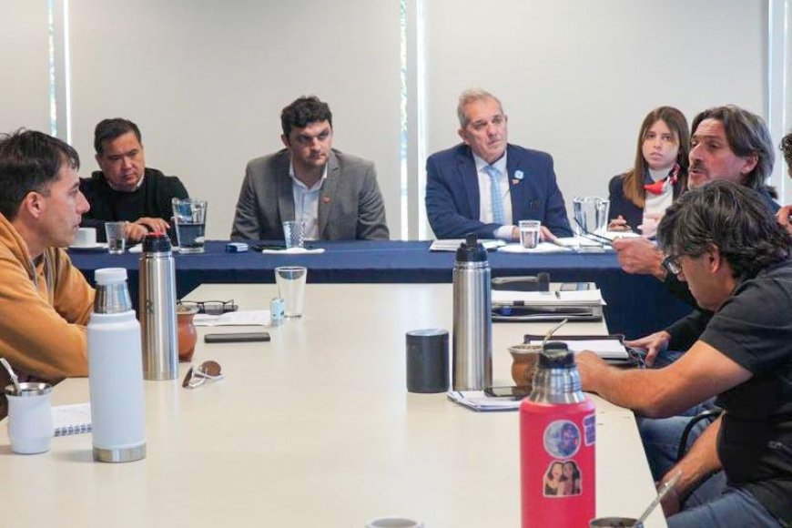 Provincia presentó una oferta  que garantiza un salario docente inicial por encima del millón de pesos de bolsillo