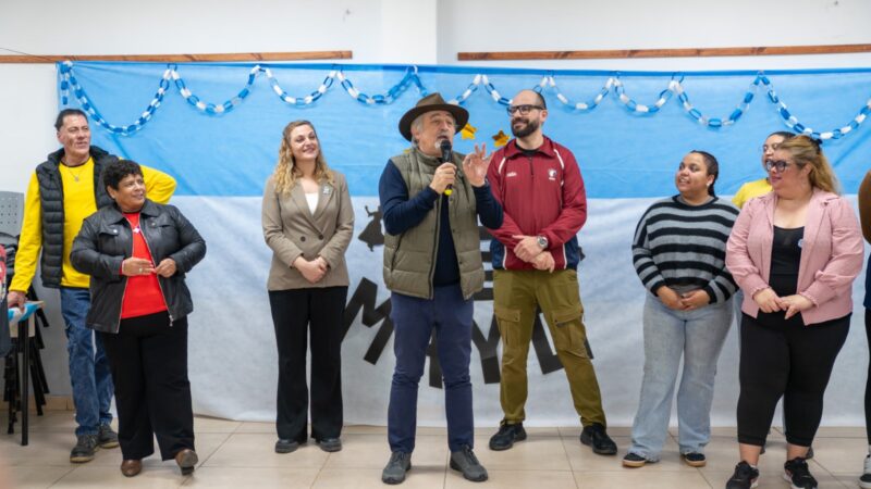 Othar compartió con adultos mayores un nuevo festejo por el 25 de Mayo