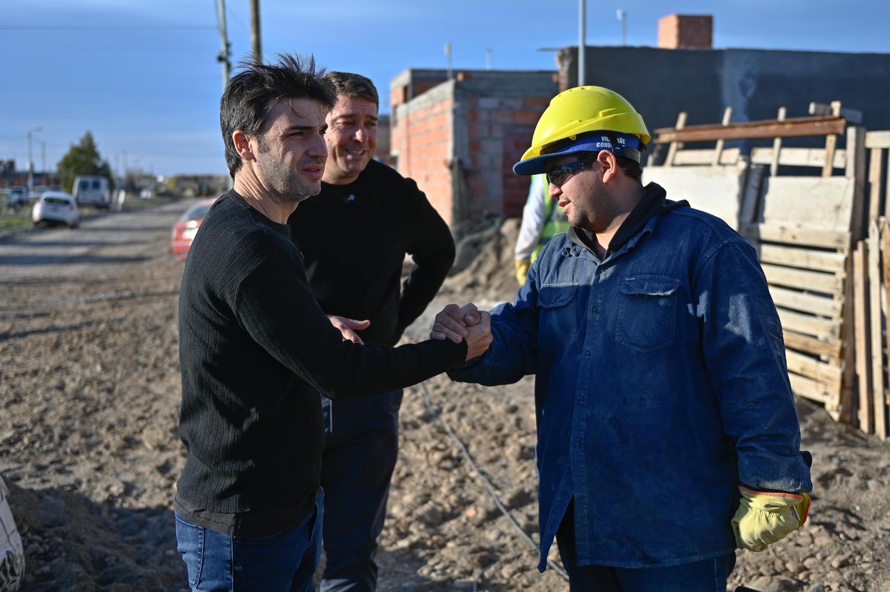 Torres y Biss recorrieron el inicio de la obra que llevará gas a más de 700 familias de Rawson