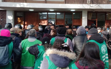La Justicia ordenó una restricción de acercamiento contra manifestantes de ATE tras los destrozos en Educación