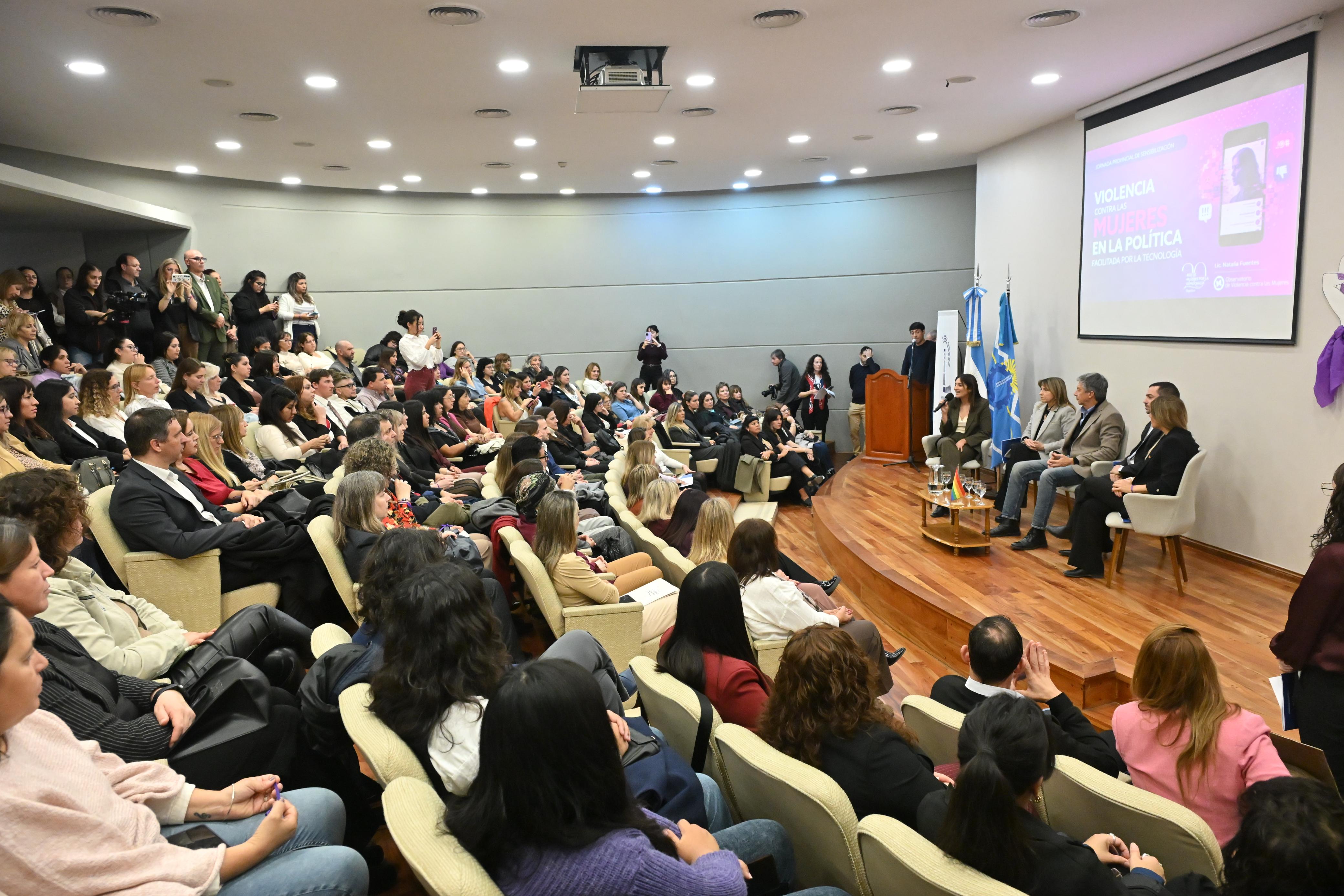 El Gobierno del Chubut impulsó una jornada de sensibilización sobre violencia contra las mujeres en la política