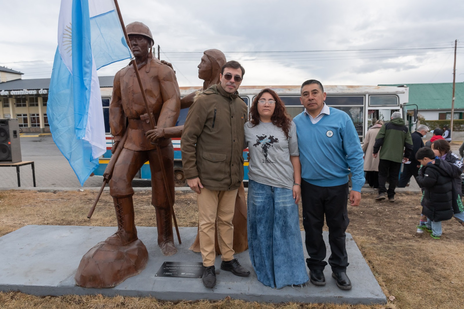 Provincia inauguró en Tecka un nuevo monumento al héroe de Malvinas Ricardo Andrés Austin