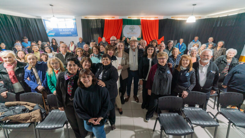 Othar encabezó el primer aniversario del Centro de Día de Adultos Mayores “Papa Francisco”