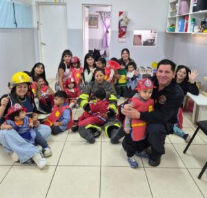 Madryn: A través de distintas actividades, los CPI aprenden sobre las tareas de los bomberos voluntarios