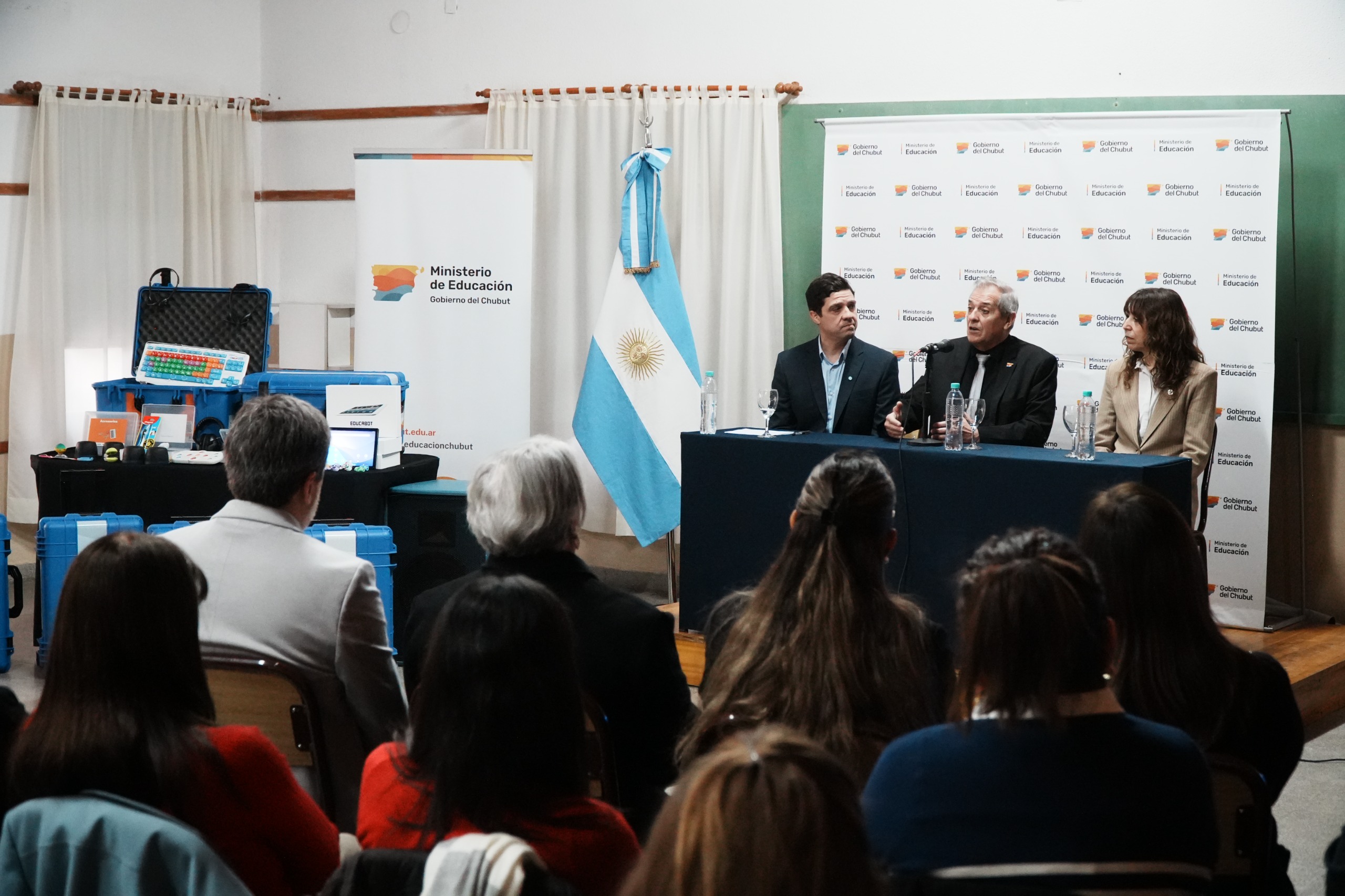 Educación lanzó el Programa de Fortalecimiento a la Inclusión Educativa y entregó nueva tecnología a escuelas especiales de Chubut