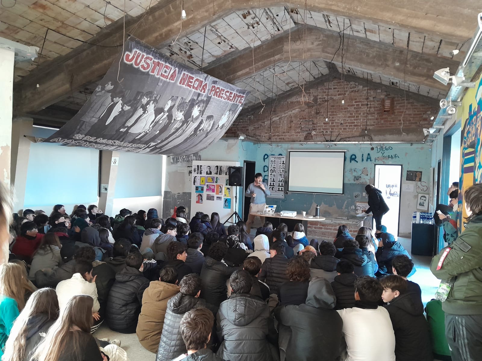 Masacre de Trelew: el Centro Cultural por la Memoria recibió a un centenar de estudiantes de Buenos Aires