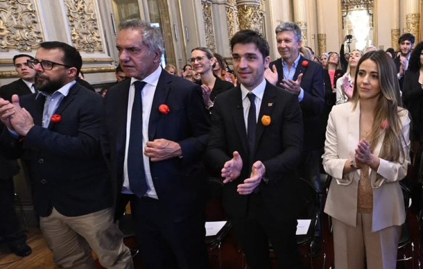 Torres acompañó a la Orquesta del barrio INTA en su histórica presentación en el Teatro Colón
